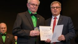 Ehren-Medaille des Sängerkreises Limburg für Wilfried Hoffmann